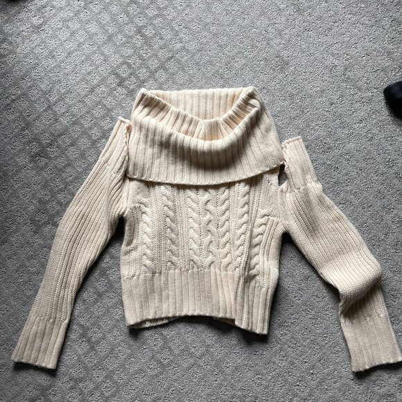 AAKAAA cream cable knit turtleneck cut out shoulders gorgeous never worn size S - Picture 9 of 9